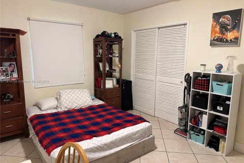 Снять в аренду виллу или дом в Холливуд, Флорида 3 спальни, 135.64м2, № 1896039 - фото 20