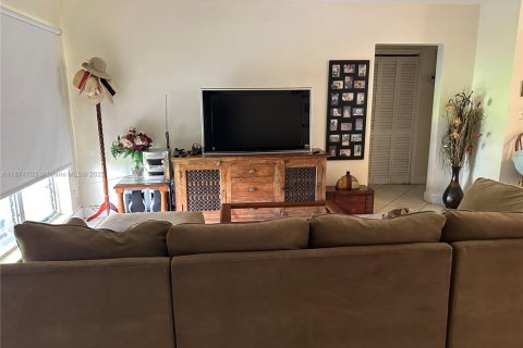 Снять в аренду виллу или дом в Холливуд, Флорида 3 спальни, 135.64м2, № 1896039 - фото 16