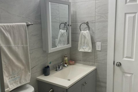 Снять в аренду виллу или дом в Холливуд, Флорида 3 спальни, 135.64м2, № 1896039 - фото 5