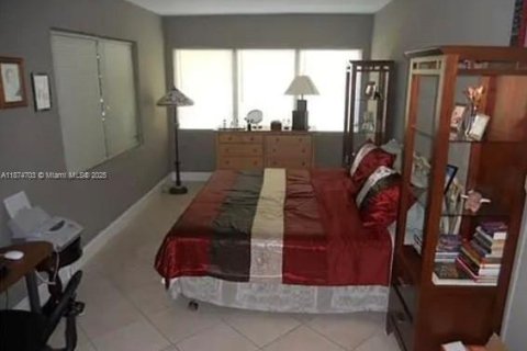 Снять в аренду виллу или дом в Холливуд, Флорида 3 спальни, 135.64м2, № 1896039 - фото 3