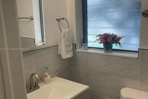 Снять в аренду виллу или дом в Холливуд, Флорида 3 спальни, 135.64м2, № 1896039 - фото 6