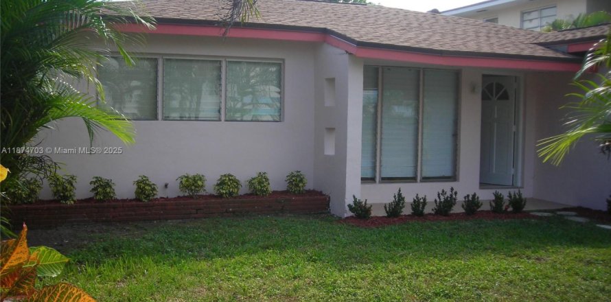 Дом в Холливуд, Флорида 3 спальни, 135.64м2 № 1896039