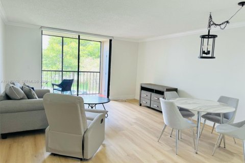 Condo in Miami, Florida, 2 bedrooms  № 2052970 - photo 7