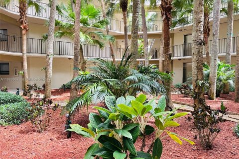 Condo in Miami, Florida, 2 bedrooms  № 2052970 - photo 15