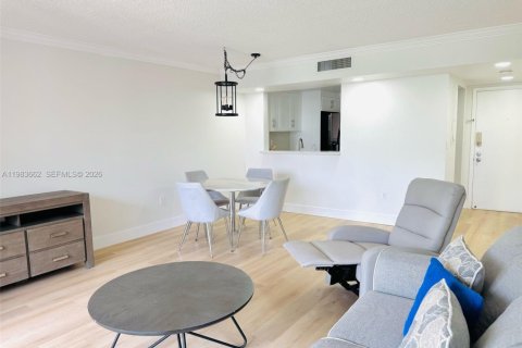 Condo in Miami, Florida, 2 bedrooms  № 2052970 - photo 5