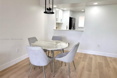 Condo in Miami, Florida, 2 bedrooms  № 2052970 - photo 6