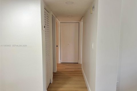 Condo in Miami, Florida, 2 bedrooms  № 2052970 - photo 8