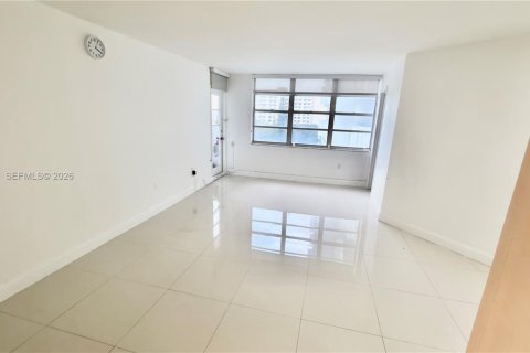 Купить кондоминиум в Авентура, Флорида 1 спальня, 80.82м2, № 2001720 - фото 21