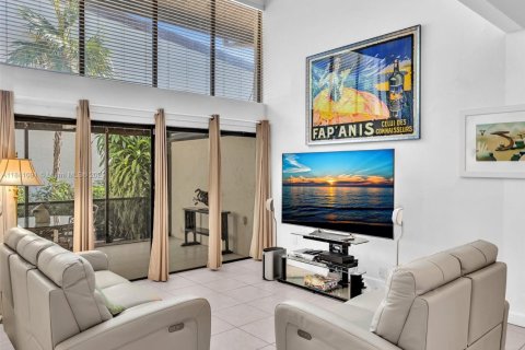 Condo in Miami, Florida, 3 bedrooms  № 1939439 - photo 13