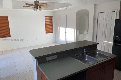 Adosado en alquiler en Miami, Florida, 3 dormitorios, 158.31 m2 № 2055049 - foto 5