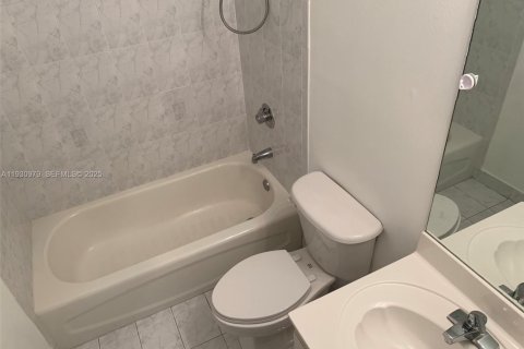 Adosado en alquiler en Miami, Florida, 3 dormitorios, 158.31 m2 № 2055049 - foto 23