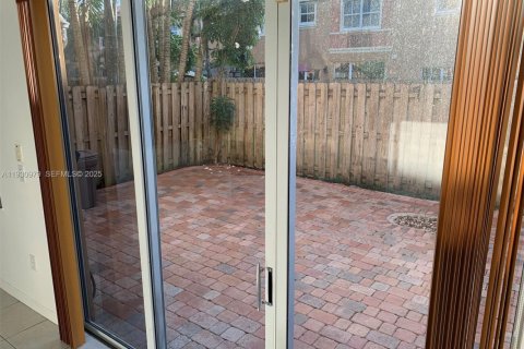 Adosado en alquiler en Miami, Florida, 3 dormitorios, 158.31 m2 № 2055049 - foto 6