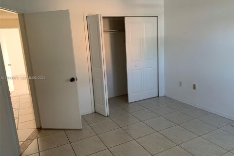 Adosado en alquiler en Miami, Florida, 3 dormitorios, 158.31 m2 № 2055049 - foto 21