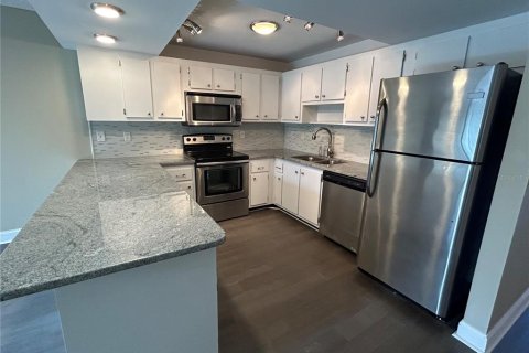Condominio en alquiler en Bradenton, Florida, 2 dormitorios, 106.28 m2 № 1882966 - foto 3