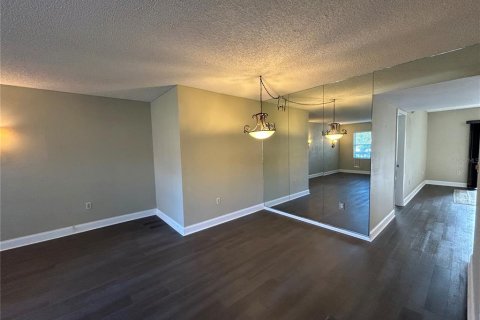 Condominio en alquiler en Bradenton, Florida, 2 dormitorios, 106.28 m2 № 1882966 - foto 5
