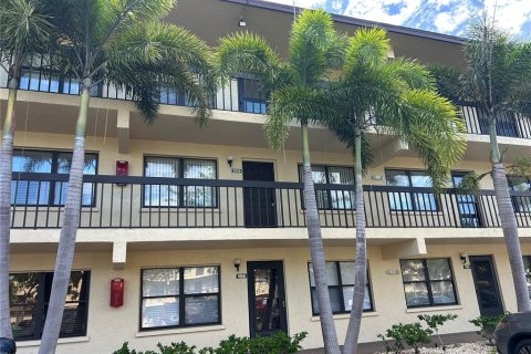 Condominio en alquiler en Bradenton, Florida, 2 dormitorios, 106.28 m2 № 1882966 - foto 1