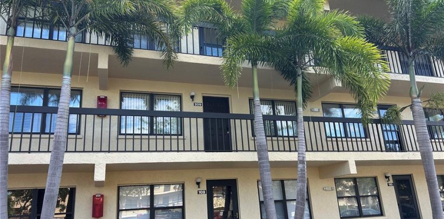 Condominio en Bradenton, Florida, 2 dormitorios № 1882966