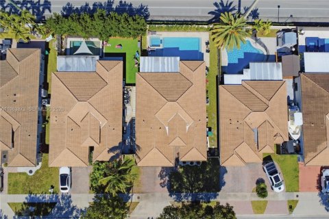 Villa ou maison à vendre à Cutler Bay, Floride: 3 chambres, 154.12 m2 № 2025504 - photo 23