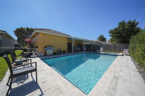 Villa ou maison à vendre à Cutler Bay, Floride: 3 chambres, 154.12 m2 № 2025504 - photo 19