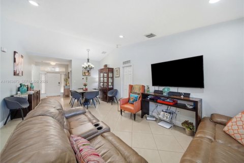 Villa ou maison à vendre à Cutler Bay, Floride: 3 chambres, 154.12 m2 № 2025504 - photo 3