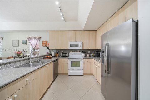 Villa ou maison à vendre à Cutler Bay, Floride: 3 chambres, 154.12 m2 № 2025504 - photo 5