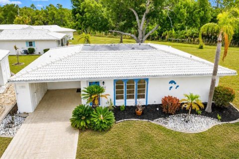 House in Venice, Florida 2 bedrooms, 128.48 sq.m. № 2098013
