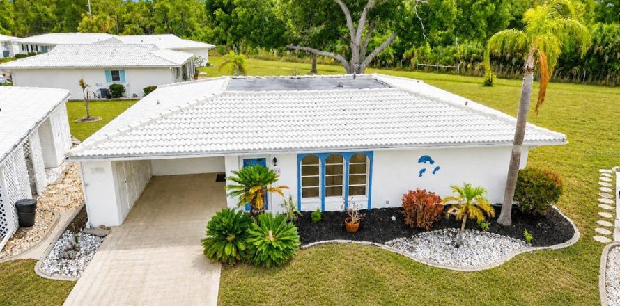 House in Venice, Florida 2 bedrooms, 128.48 sq.m. № 2098013