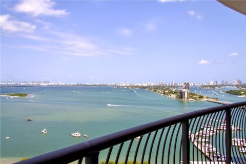 Copropriété à louer à Miami, Floride: 2 chambres, 97.36 m2 № 1774391 - photo 1