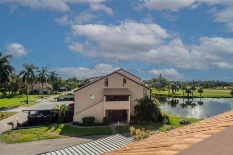 Condo à Saint Petersburg, Floride, 3 chambres № 2302236