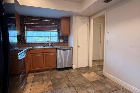 House in Orlando, Florida 2 bedrooms, 96.8 sq.m. № 2379458 - photo 8