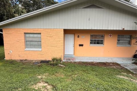 House in Orlando, Florida 2 bedrooms, 96.8 sq.m. № 2379458