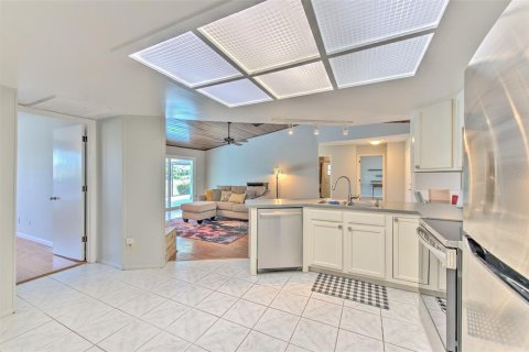 House in Land O' Lakes, Florida 3 bedrooms, 148.09 sq.m. № 2107794 - photo 15
