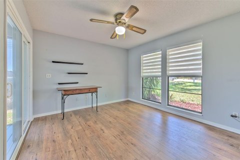 House in Land O' Lakes, Florida 3 bedrooms, 148.09 sq.m. № 2107794 - photo 22