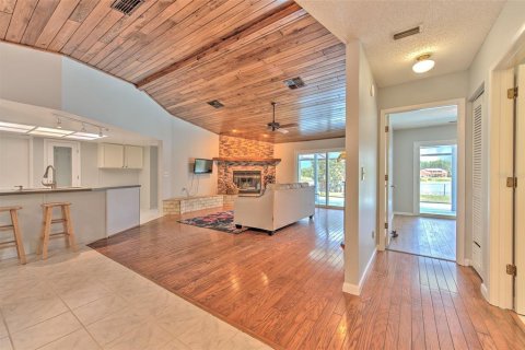 House in Land O' Lakes, Florida 3 bedrooms, 148.09 sq.m. № 2107794 - photo 11
