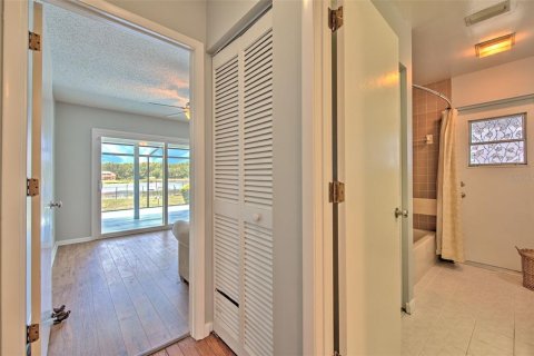 House in Land O' Lakes, Florida 3 bedrooms, 148.09 sq.m. № 2107794 - photo 27
