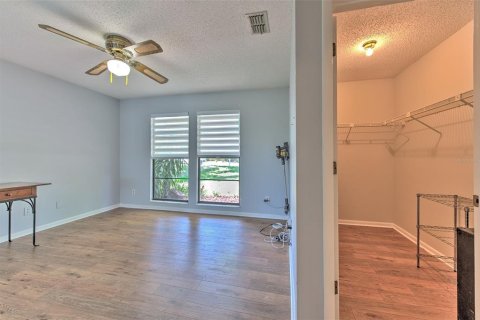 House in Land O' Lakes, Florida 3 bedrooms, 148.09 sq.m. № 2107794 - photo 24