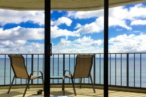 Condominio en venta en Riviera Beach, Florida, 2 dormitorios, 140.1 m2 № 1146270 - foto 1