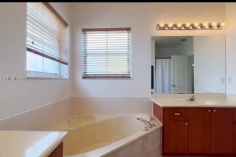 Купить виллу или дом в Мирамар, Флорида 4 спальни, 269.6м2, № 2044182 - фото 17