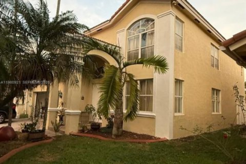 Купить виллу или дом в Мирамар, Флорида 4 спальни, 269.6м2, № 2044182 - фото 2