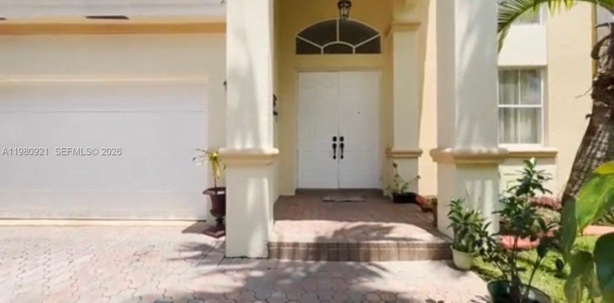 Дом в Мирамар, Флорида 4 спальни, 269.6м2 № 2044182