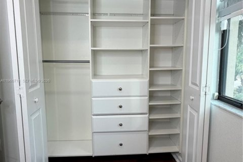 Купить таунхаус в Санрайз, Флорида 3 спальни, 151.24м2, № 2026569 - фото 23