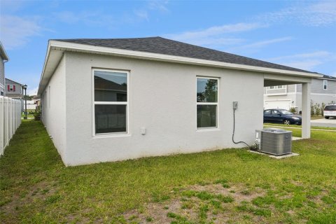 House in Davenport, Florida 3 bedrooms, 140.47 sq.m. № 2109991 - photo 24