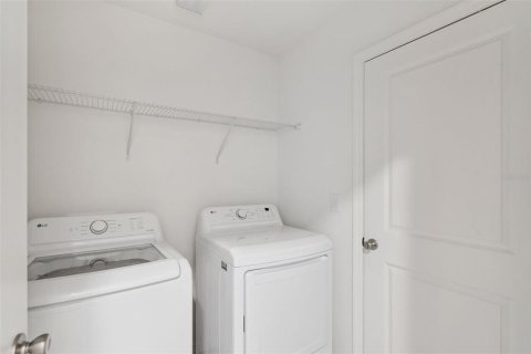 House in Davenport, Florida 3 bedrooms, 140.47 sq.m. № 2109991 - photo 22