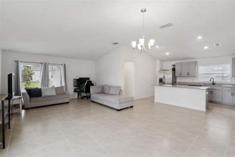 House in Davenport, Florida 3 bedrooms, 140.47 sq.m. № 2109991 - photo 10