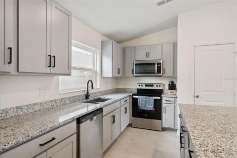House in Davenport, Florida 3 bedrooms, 140.47 sq.m. № 2109991 - photo 12