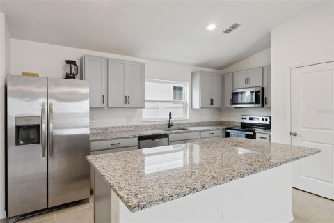 House in Davenport, Florida 3 bedrooms, 140.47 sq.m. № 2109991 - photo 14