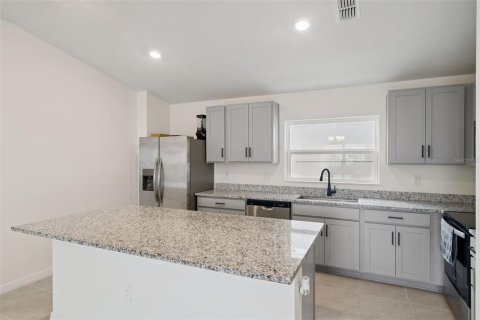 House in Davenport, Florida 3 bedrooms, 140.47 sq.m. № 2109991 - photo 11