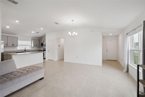 House in Davenport, Florida 3 bedrooms, 140.47 sq.m. № 2109991 - photo 8