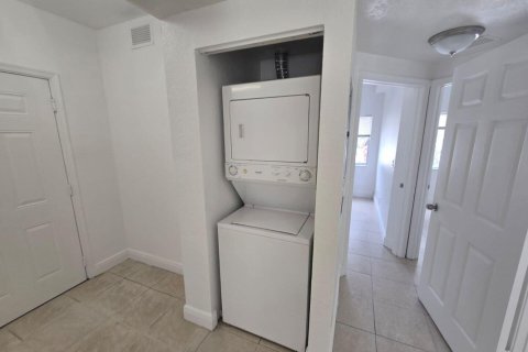 Condo in West Palm Beach, Florida, 3 bedrooms № 2179363 - photo 5