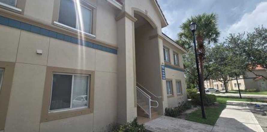 Condo in West Palm Beach, Florida, 3 bedrooms № 2179363